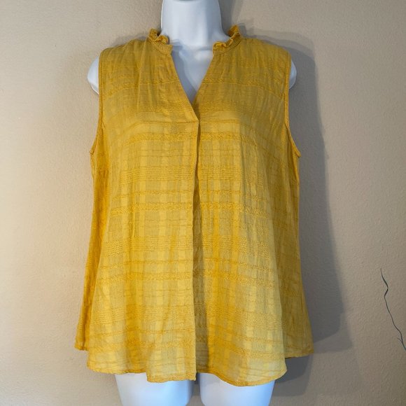 Van Heusen Tops - Van Heusen textured cotton rayon gold sleeveless curved hem swing top v neck M